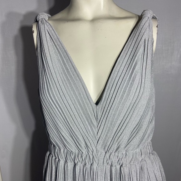 Halston LANA PLEATED V NECK GOWN 6 - Picture 2 of 8